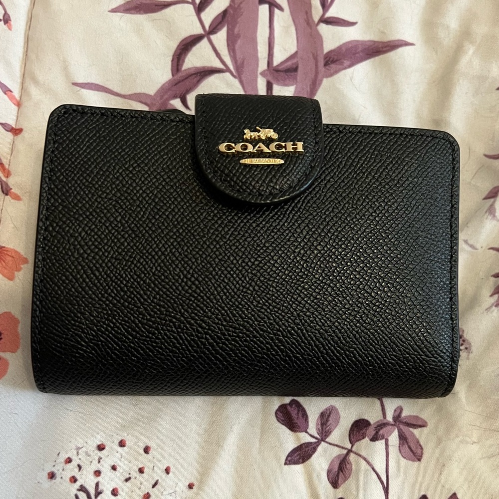 Coach Medium Corner Zip Wallet